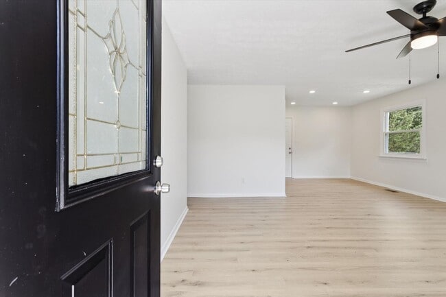 Building Photo - 13A Colberts Ln