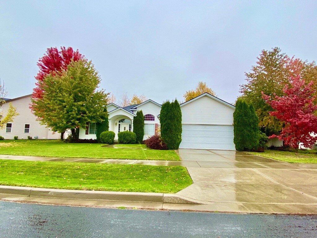 Primary Photo - 2561 W Berkley Ln
