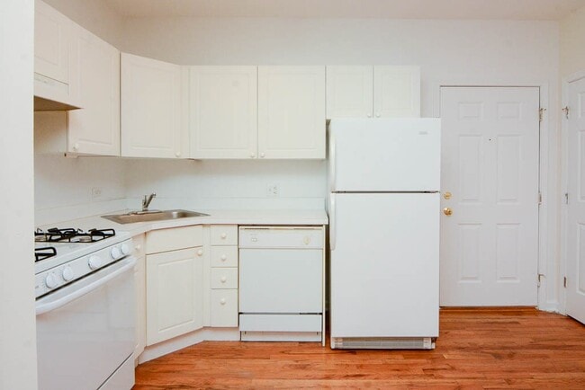 Building Photo - 911 W Dakin St