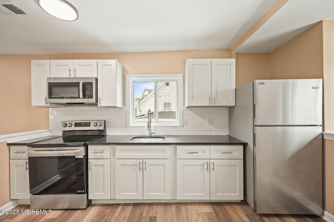 Building Photo - 143 Center Ave