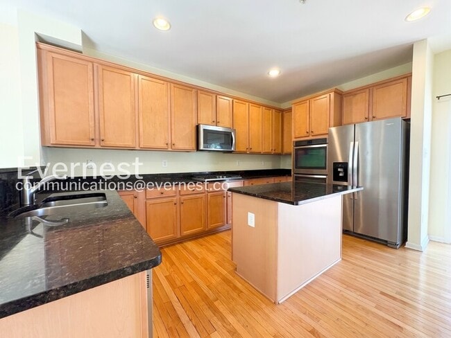 Building Photo - 6137 Hanlon St