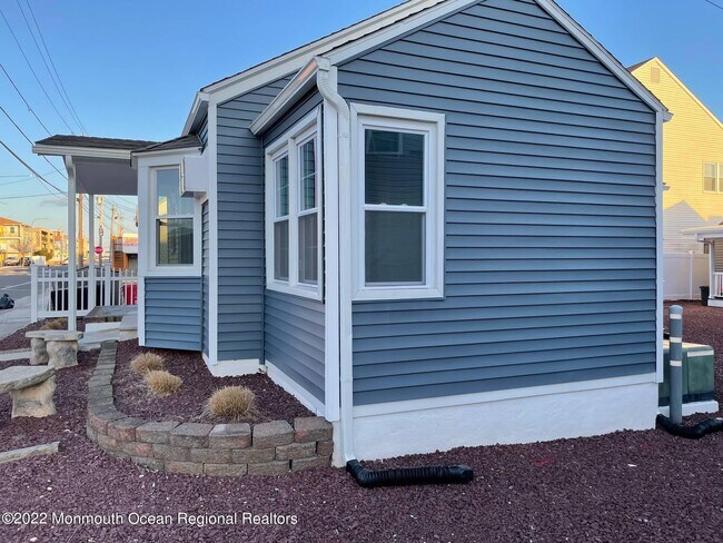 Foto del edificio - 121 Lincoln Ave