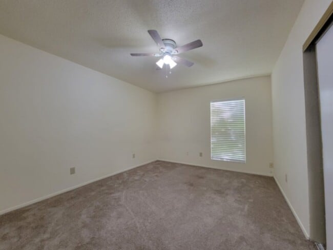 Building Photo - ***3 BEDROOM 2 BATH in Mesquite***