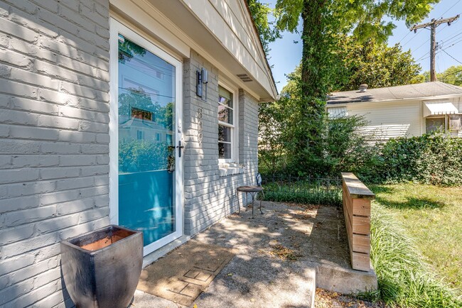 Building Photo - Amazing 3BE/1BA in East Nashville location!