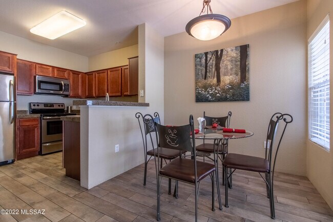 Foto del edificio - 1500 E Pusch Wilderness Dr