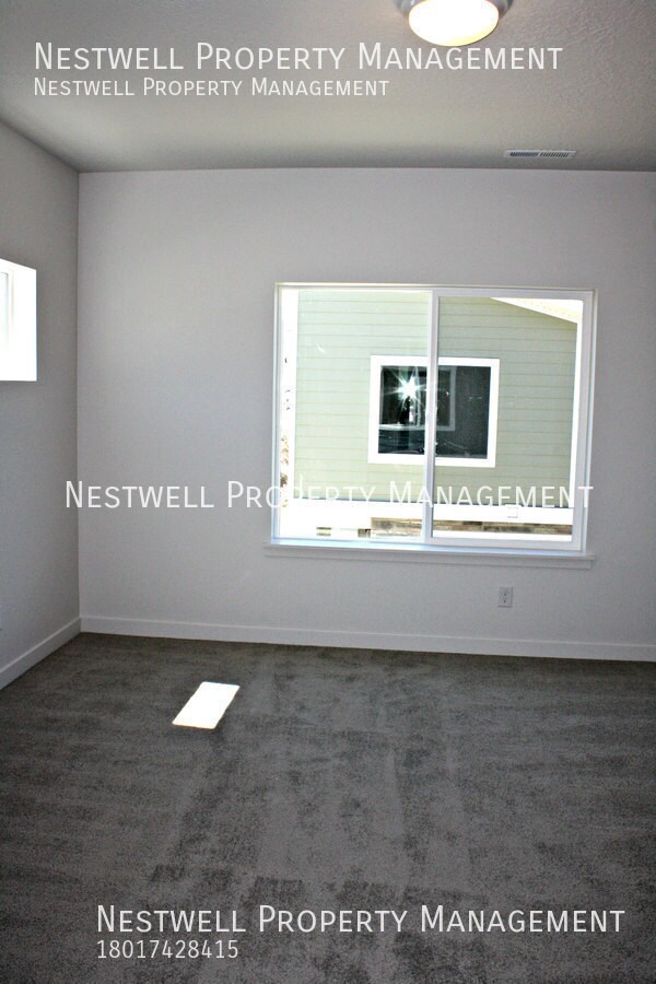Building Photo - Newer 3-Bed Townhome in Bluffdale