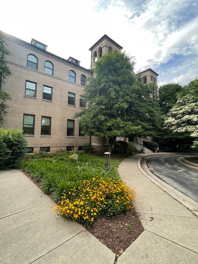 Front of Building - 5712 Roland Ave