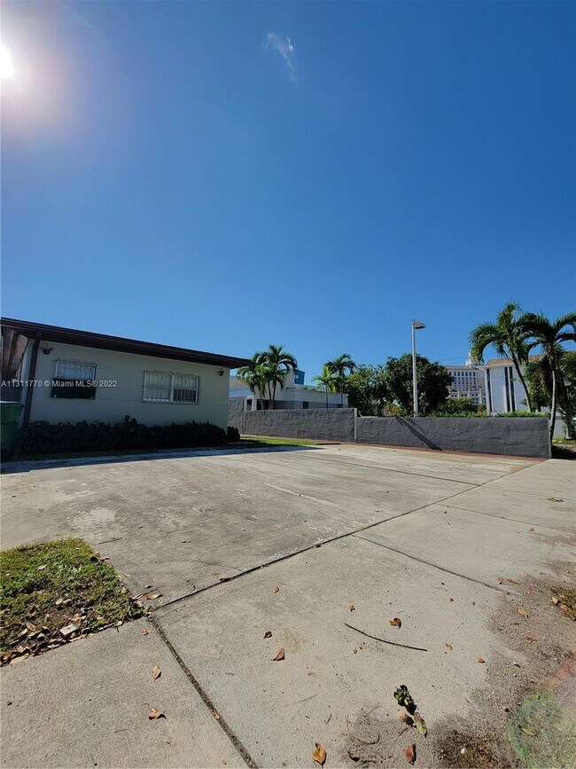 Building Photo - 3690 SW 24th St