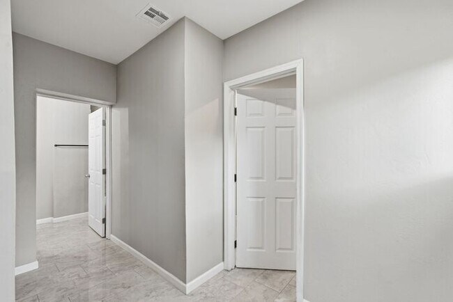 Foto del edificio - 3525 E Willard St