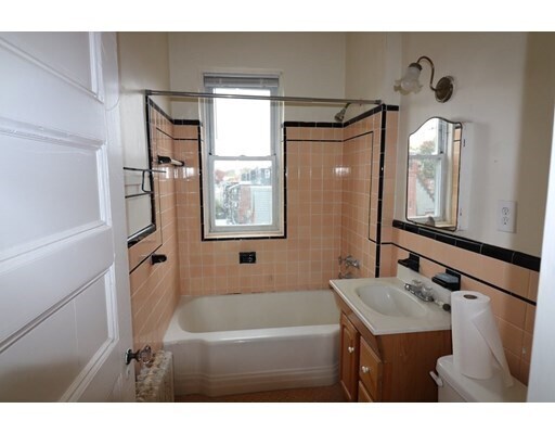 Building Photo - 1569 Beacon St