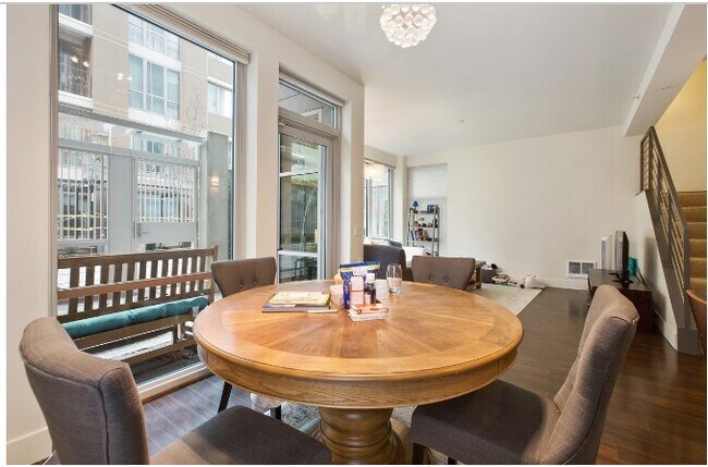 Dining area - 235 Berry St