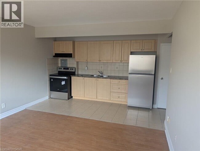 Building Photo - 468 Ottawa St N