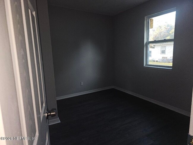 Foto del edificio - 5533 Huwood Ave