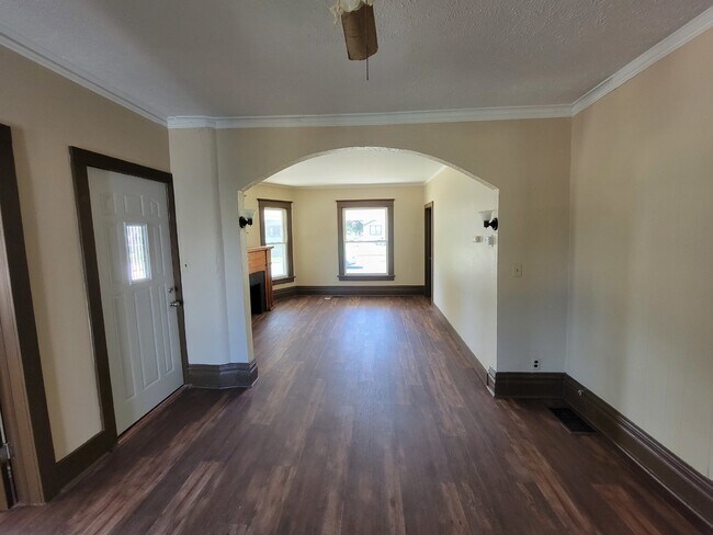 Foto del edificio - 1403 St Lawrence Ave. - Lower