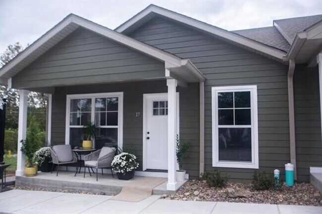 Foto del edificio - 17 Flats Dr