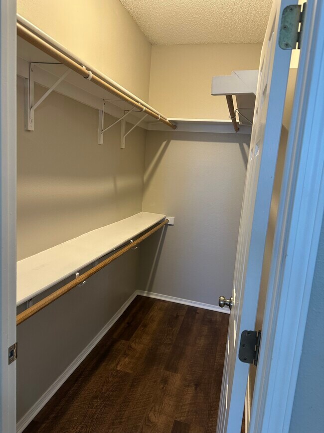 Foto del edificio - 1340 Fredonia St