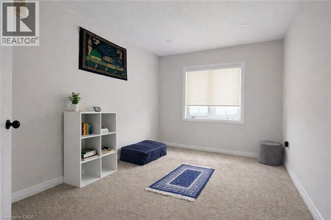 Building Photo - 175 S Creek Dr