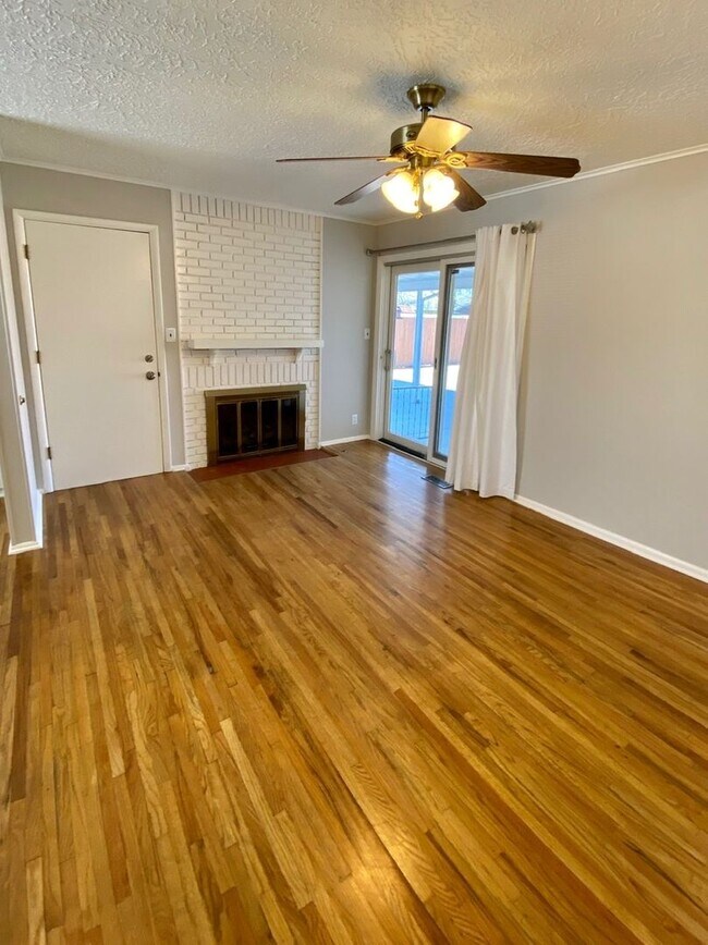 Foto del edificio - Updated & Renovated in Midtown! 3 Bedrooms...