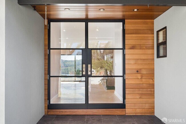 Building Photo - 1435 Lakeview Dr