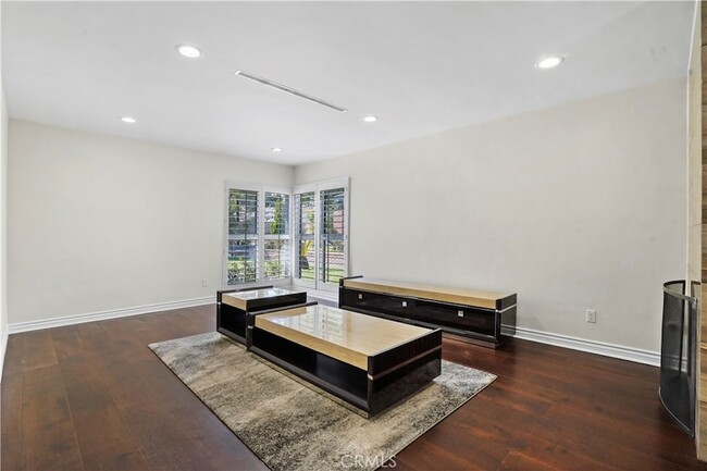 Building Photo - 11718 Paso Robles Ave