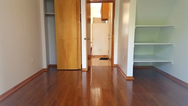 Building Photo - Graduate Hospital Area 1BR/1BA with Deck A...