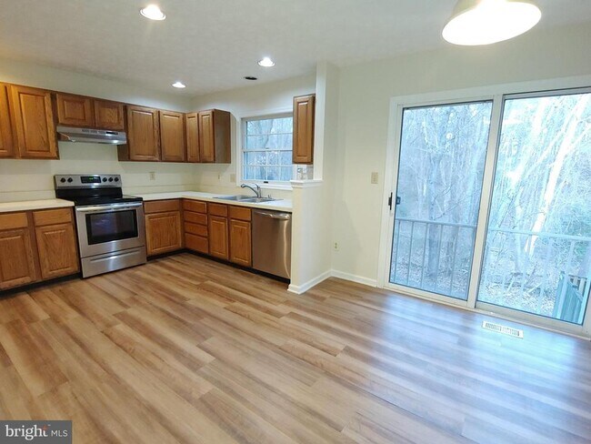 Foto del edificio - 2134 Commissary Cir