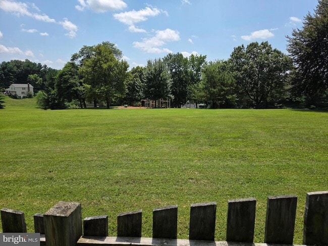 Building Photo - 25020 Oak Dr