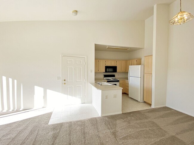 Foto del edificio - Upstairs 1 Bedroom Upstairs Condo with Mou...