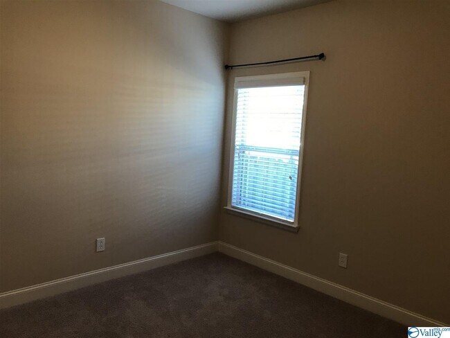 Building Photo - 483 E Mossyleaf Dr SW