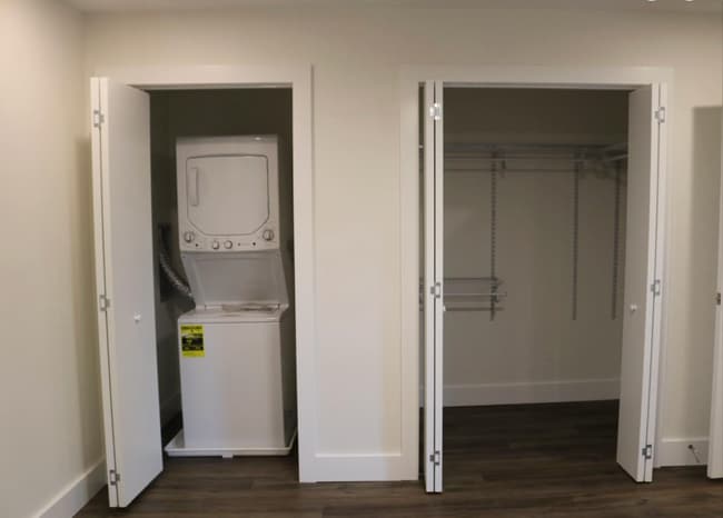 Building Photo - 108 W Market St