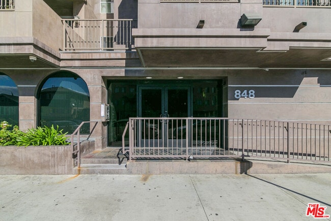 Foto del edificio - 848 Irolo St