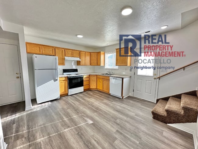 Building Photo - 1596 Dustin Cir
