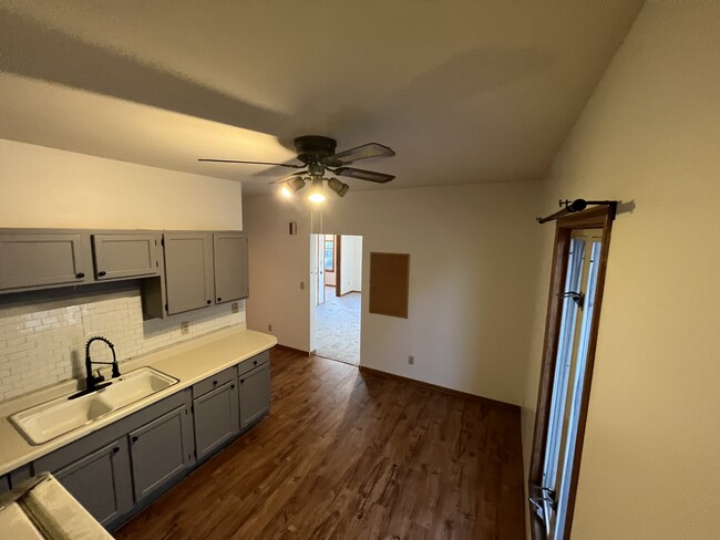 Kitchen - 3027 W Mount Vernon Ave