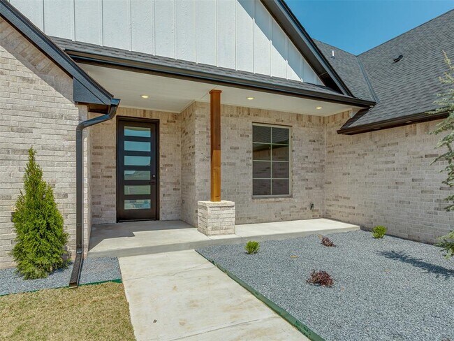 Building Photo - 9332 SW 33rd Pl