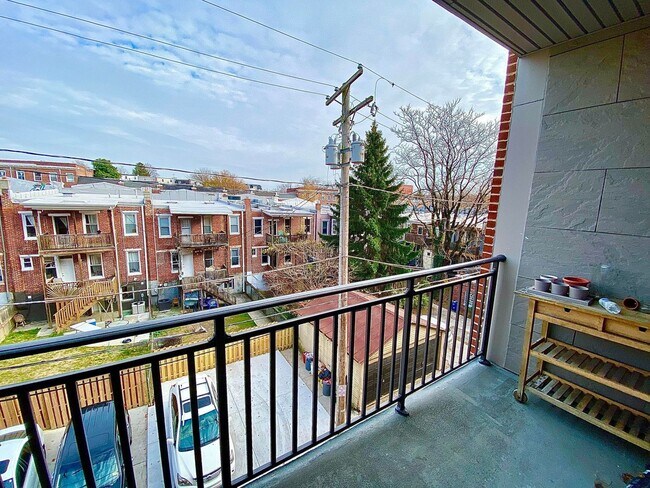Foto del edificio - Charming 2 Bed/2 Bath Condo in Heart of Charles Village, Baltimore, MD!