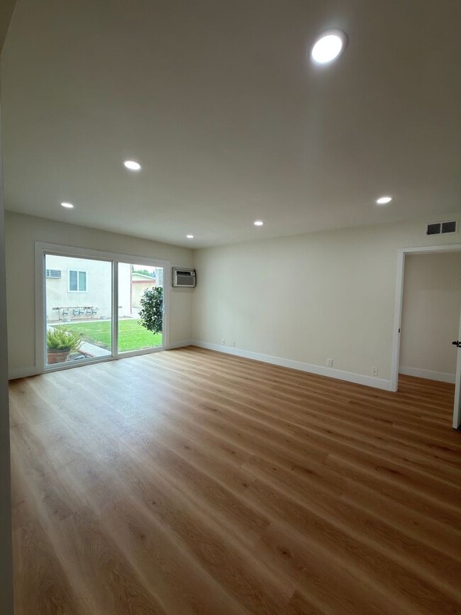 Building Photo - 8320 Sargent Ave