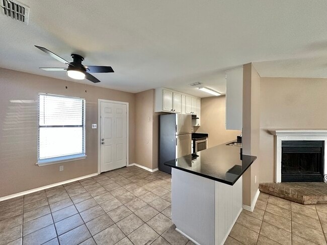 Building Photo - Available Now! Newly Updated 3/2 in Flint!
