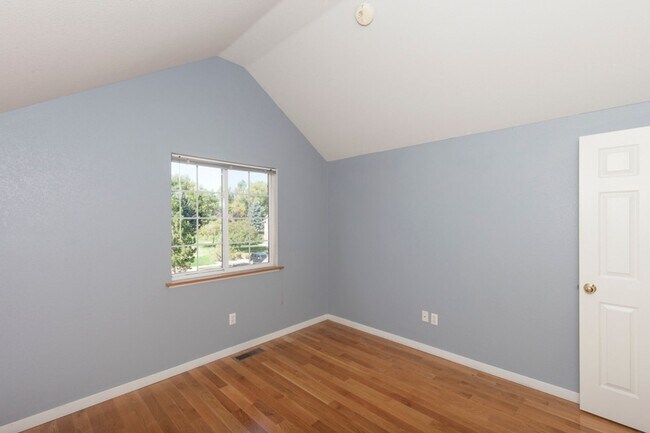 Building Photo - 2 Bed & 2 Bath Close To CSU