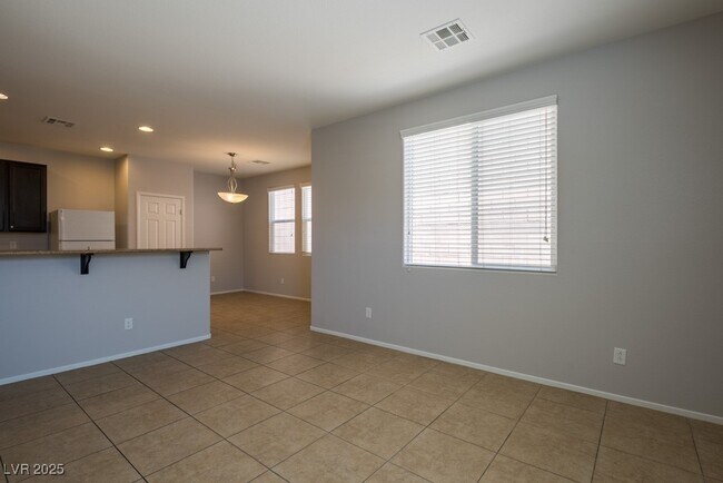 Building Photo - 7706 Ornamento Way
