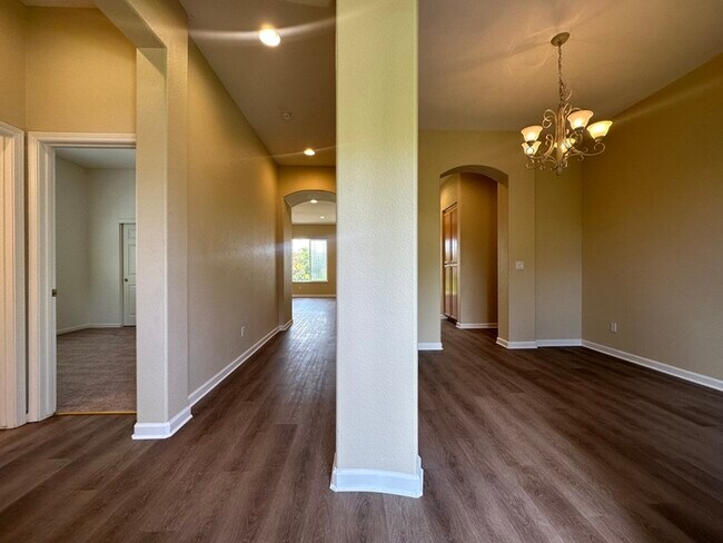 Building Photo - Beautiful, newly remodeled home in Fair Oaks!