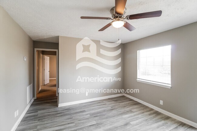Foto del edificio - 109 Colbert Blvd