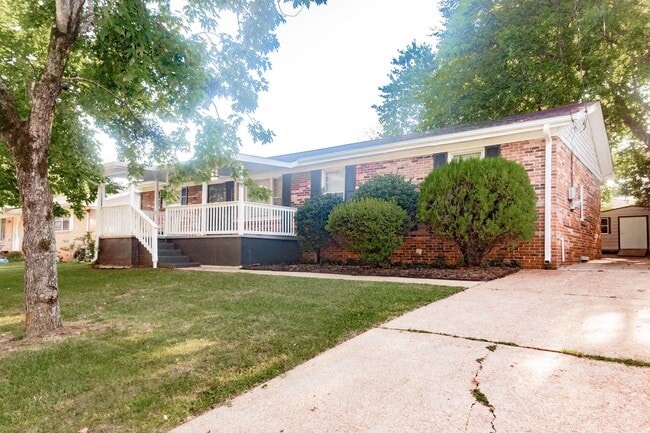 Foto del edificio - 609 Marguerite Dr NW