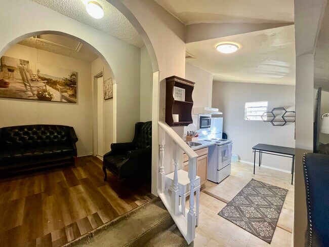 Foto del edificio - 1410 Rosewood Dr