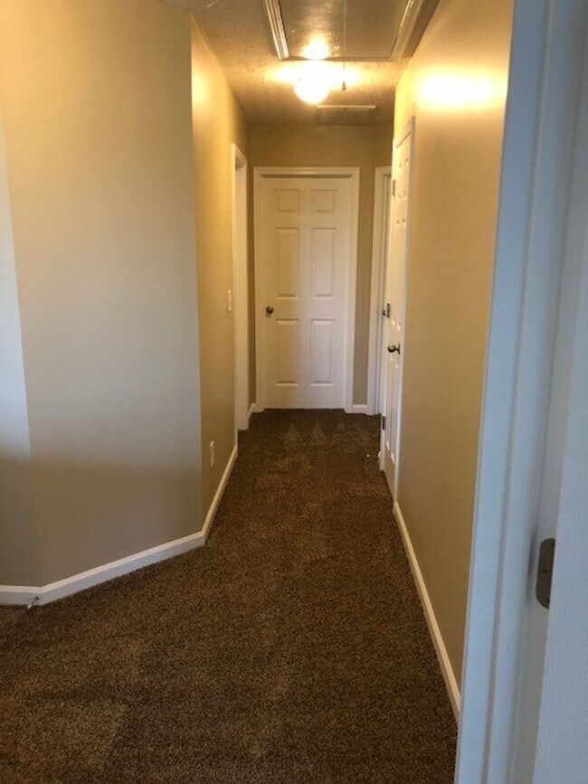 Foto del edificio - Brentwood Townhome For Lease