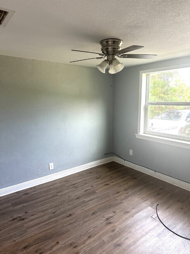 Foto del edificio - Location, Location, location! Two Bedroom,...
