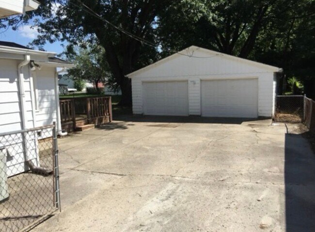 Foto del edificio - 2409 E 9th St