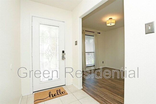 Building Photo - 1939 Wooded Acres Dr