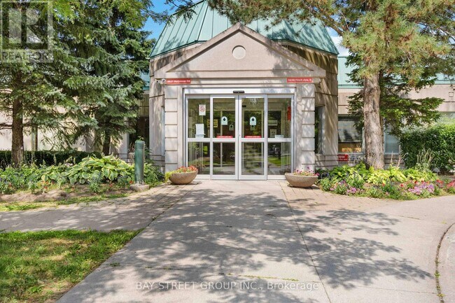 Photo du bâtiment - 5039 Finch Ave E
