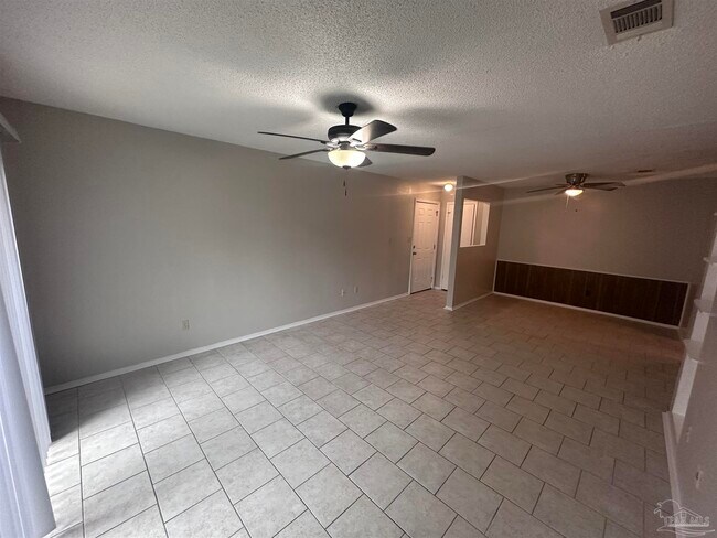 Building Photo - 8160 Stonebrook Dr