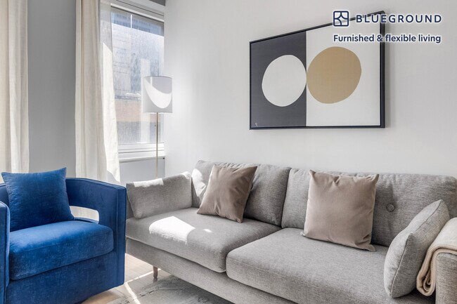 Foto del edificio - 70 W 45th St